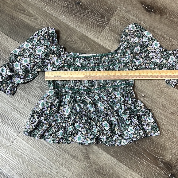 American Eagle Smocked Peplum Top – Floral Print Puff Sleeve – Size Small NWT - Picture 7 of 11